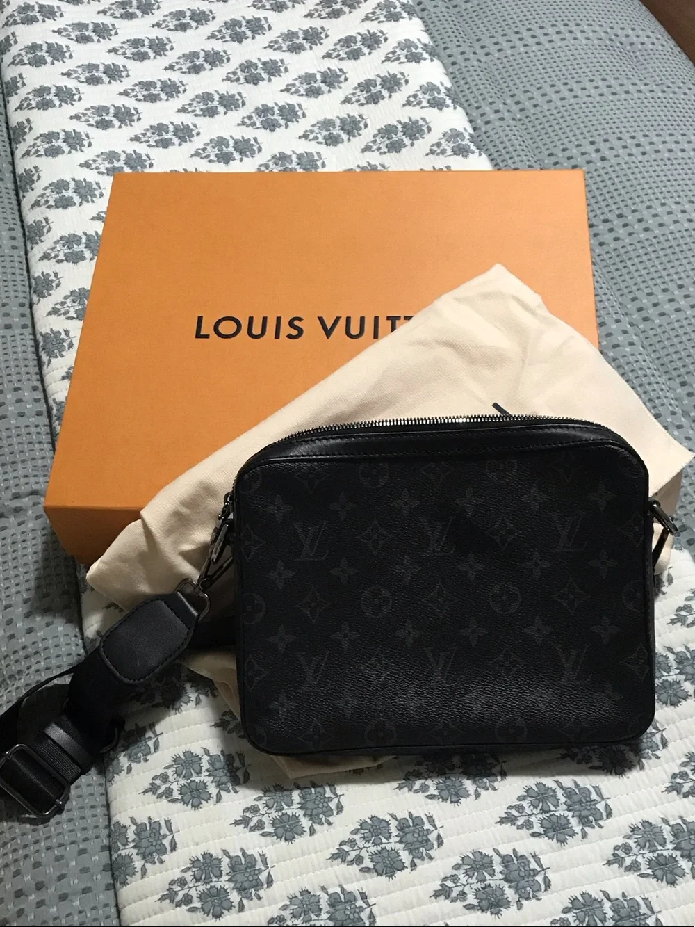 Unisex Louis Vuitton Black Monogram Eclipse Messenger Bag